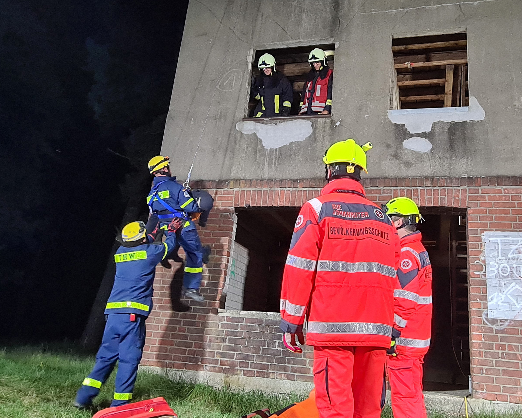 Gemeinsames Übungswochenende von Feuerwehr, THW und Johanniter Unfallhilfe